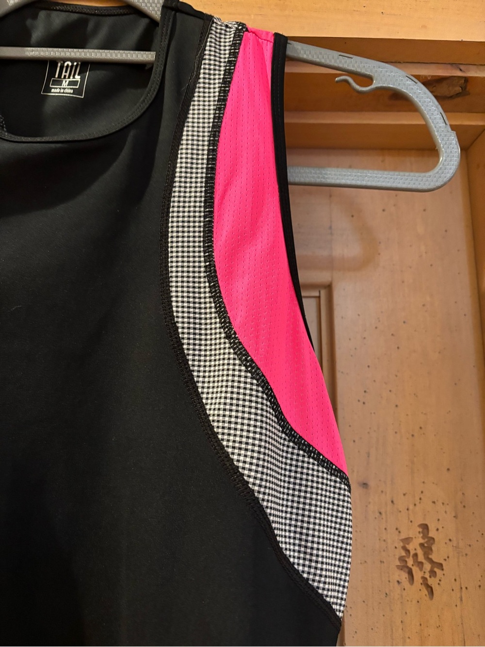 Tail women’s tennis skort and top medium - Picture 3 of 9